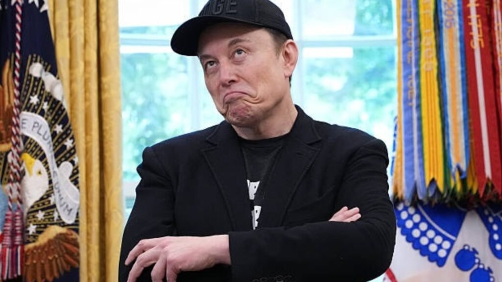 Did Elon Musk fire 2000 employees?